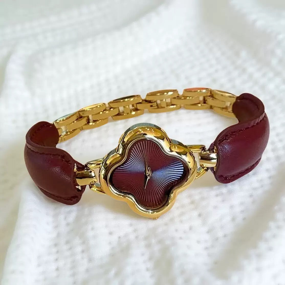 Clover-Shaped Gold Women's Watch