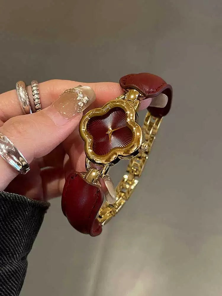 Clover-Shaped Gold Women's Watch