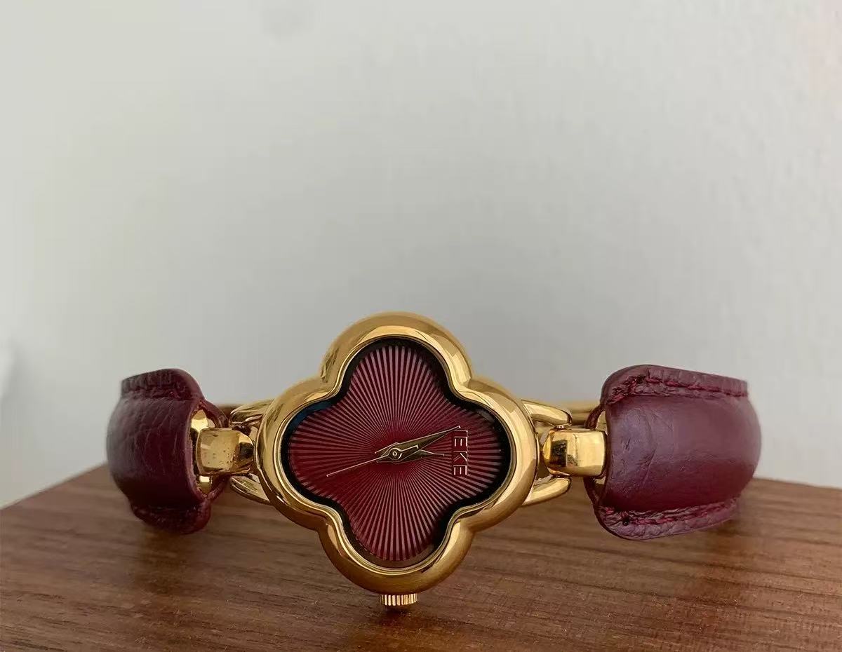 Clover-Shaped Gold Women's Watch
