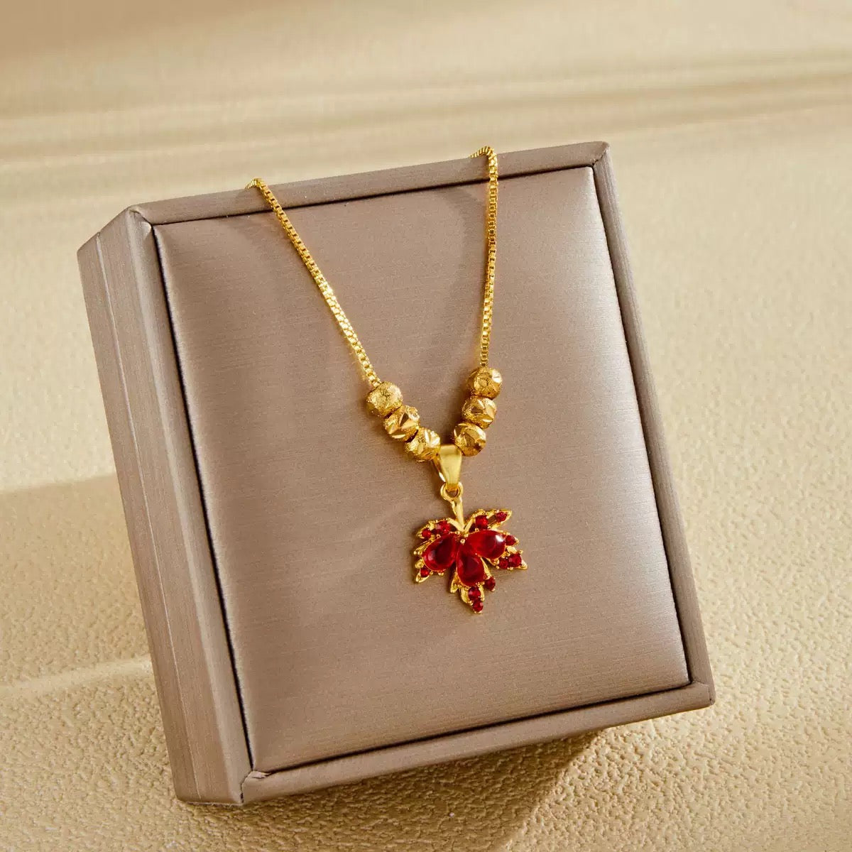 Red maple leaf pendant necklace