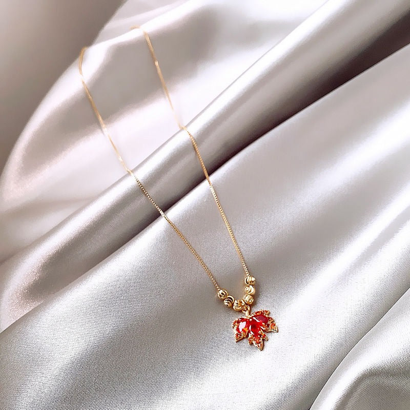 Red maple leaf pendant necklace
