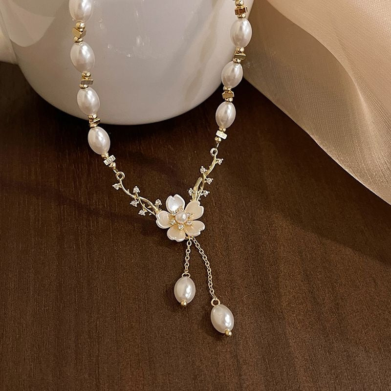 Flower pearl pendant necklace