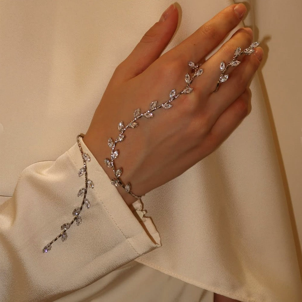Elegant hand chain