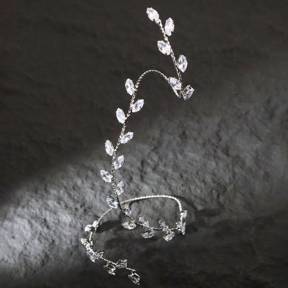 Elegant hand chain