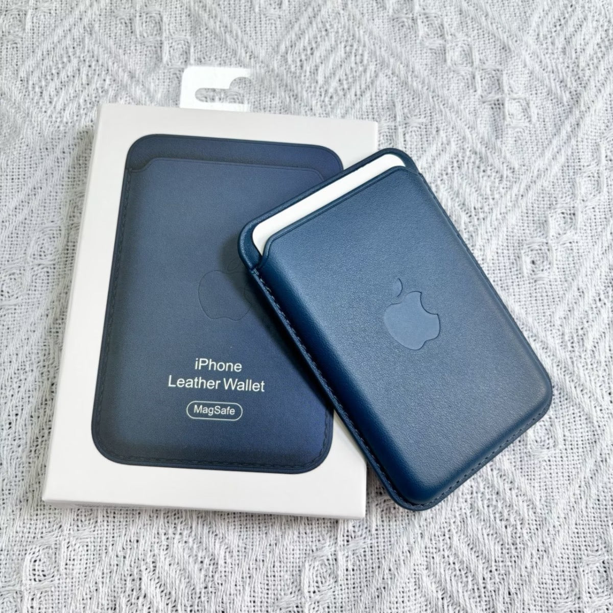 IPhone Leather Wallet with MagSafe Animation