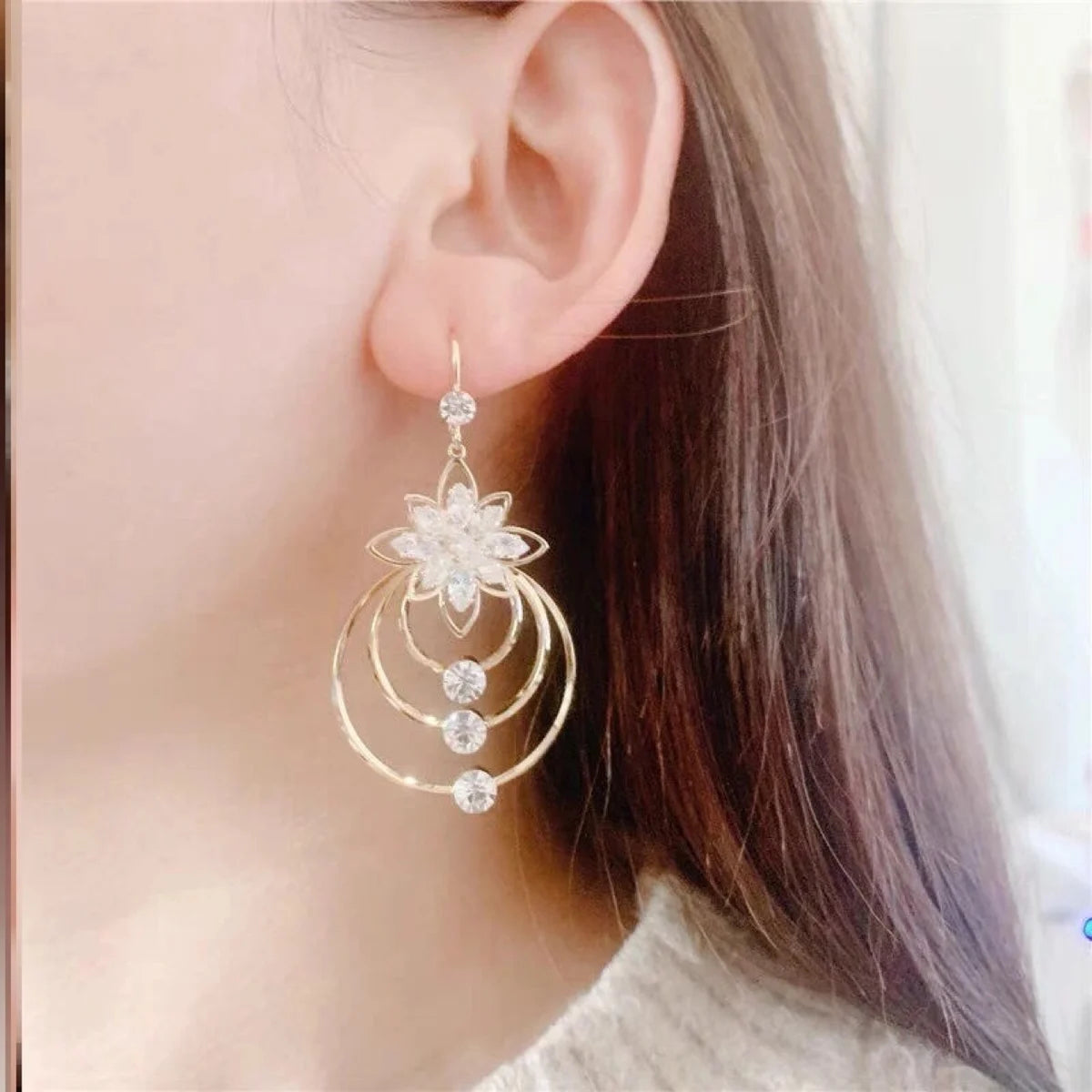 Geometric multi-layered circle flower earrings