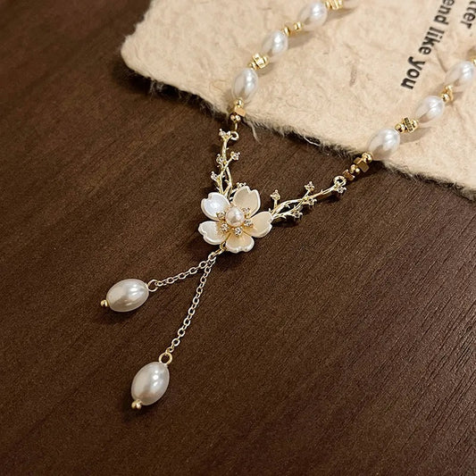 Flower pearl pendant necklace